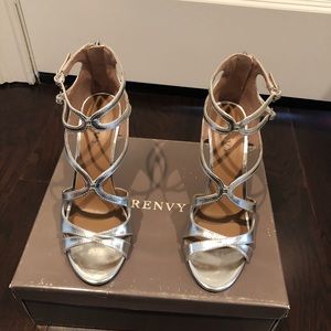 Renvy Silver Metallic Sandals Size 8